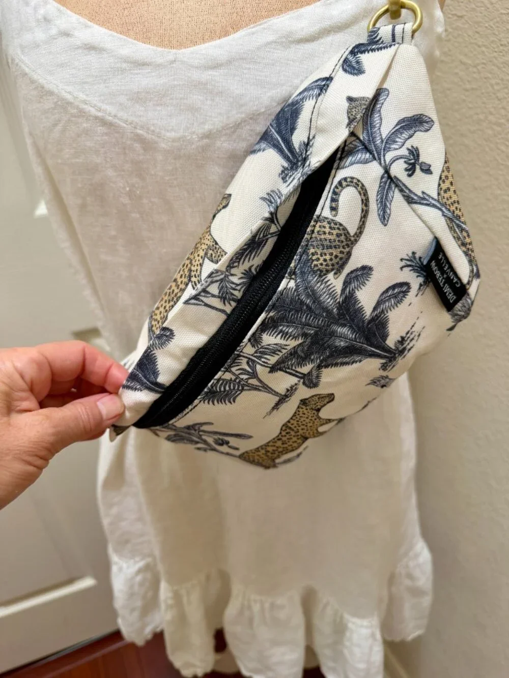Demi Tebow X Canvelle Collection Crossbody Sling Bag Lightweight Travel Bag - Picture 5 of 15
